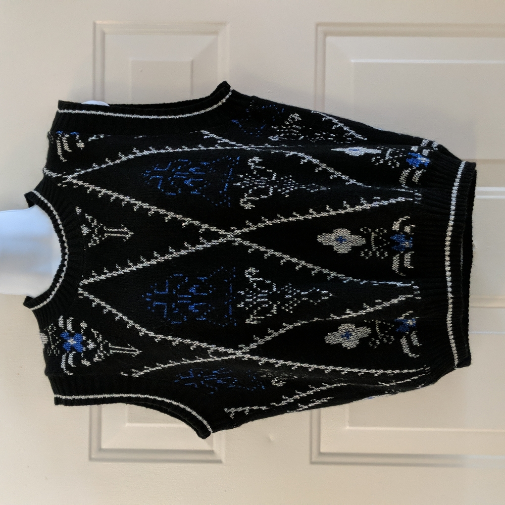 ❌SOLD❌ Vintage sweater vest argyle pattern metallic details crew neck